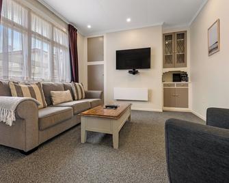 Tower Lodge Motel - אינברקרגיל - סלון