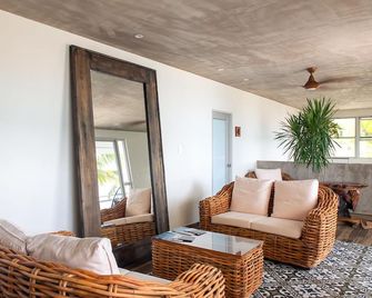 نوميرو أونو بيتش هاوس - سان جوان - غرفة معيشة