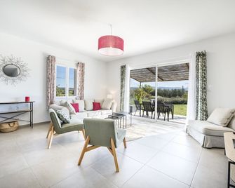 Villa Piscine Chauffée & climatisation, 5min du village - Saint-Saturnin-lès-Apt - Living room