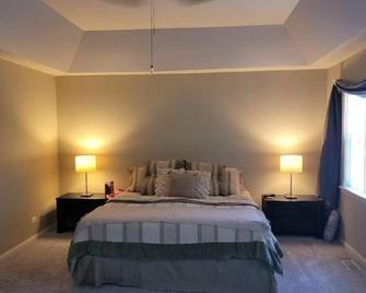 Large Home for Rent - Beats 2 Hotel Rooms!! - Algonquin - Habitación