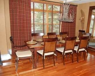 Stratton Mountain Resort Solstice Luxury 5 bedroom Ski-In/Out Vacation Home - Stratton - Comedor