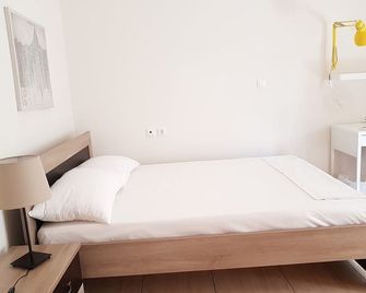 Erra - Zephyr - Athens Center, 90m²,3 Bd,1.5 Bath - Aten - Sovrum