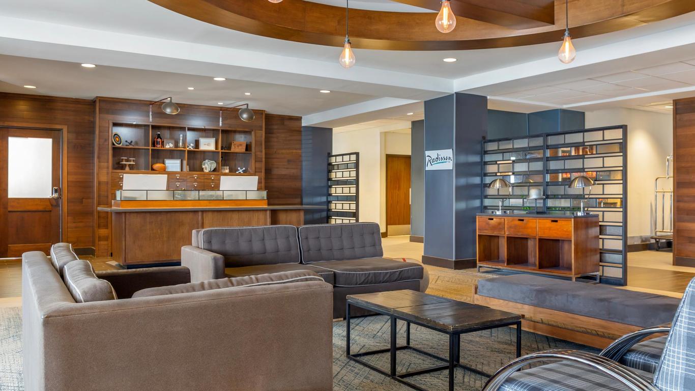Radisson Hotel Detroit Metro Airport