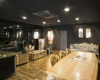 Artz Hotel - ג'והור באהרו - חדר אוכל