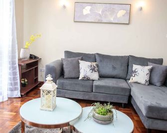 Sherry Homes Safari - Nairobi - Living room