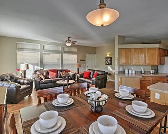 Rivers Edge Golf Condo with Beach Access and Patio! - Needles - Dining room