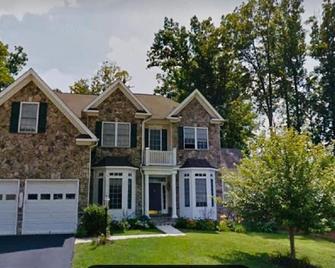 Great value 2 bedroom 1 bath - Manassas - Building
