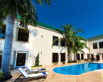 Hotel Brío Inn - Ciudad Victoria - Zwembad