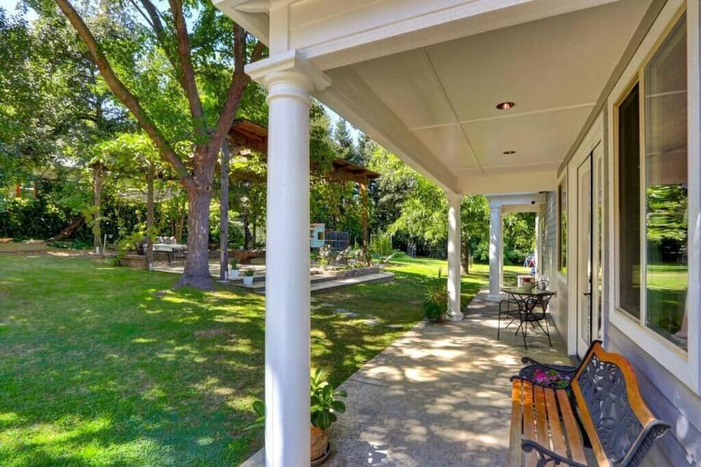 Guesthouse near FO Village. King bed| Gated - Fair Oaks - Patio