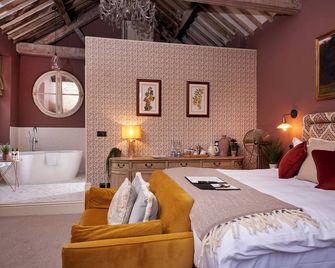 The Lion Inn - צ'לטנהאם - חדר שינה