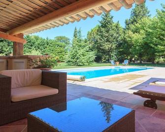 Provencal farmhouse with pool and landscaped garden, Orange nearby. - Mornas - Piscine