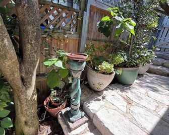 The Bath House - Cozy Luxe Garden Cottage Near Cbd - Sídney