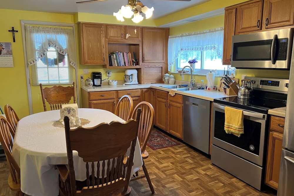 3bd home in Mt. Pleasant; near festivals, biking, skiing.