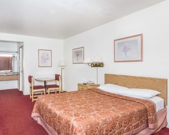 Super 8 by Wyndham Phoenix Metro North - פיניקס - חדר שינה