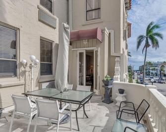 Tropical Ocean View Of Palm Beach - Palm Beach - Balcony