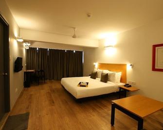 Super Townhouse Bombay Exhibition Centre Goregaon - Mumbai - Bedroom