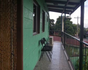 Guesthouse Dos Molinos B&B - San Pedro Sula - Balcón
