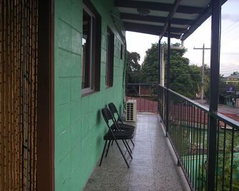 Guesthouse Dos Molinos B&B - San Pedro Sula - Parveke