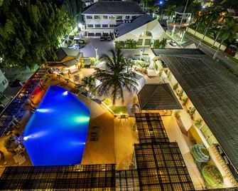 Alisa Hotel North Ridge - Accra - Zwembad
