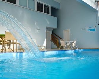 Hotel Renascença - גרמאדו - בריכה