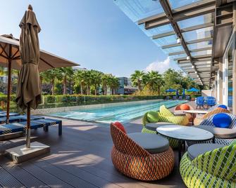 Maitria Hotel Rama 9 Bangkok - A Chatrium Collection - Bangkok - Basen