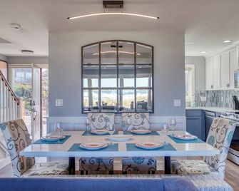 Oceanfront home with stunning view of Oregon Coast, direct beach access. - Neskowin - Comedor