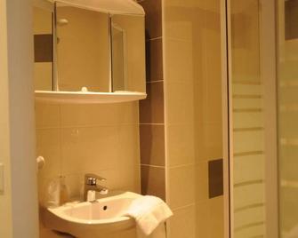 Hotel Les Rosiers - La Rochelle - Bad