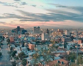 Scenic Views, Close to University & Downtown - El Paso - Outdoor view