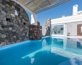 Secret Earth Villas - Santorini - Kamari - Uima-allas