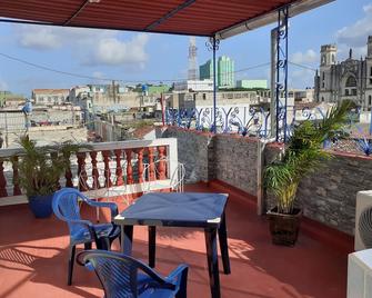 Hostal Ana y Arley. Vistas maravillosas - Santa Clara - Balcón