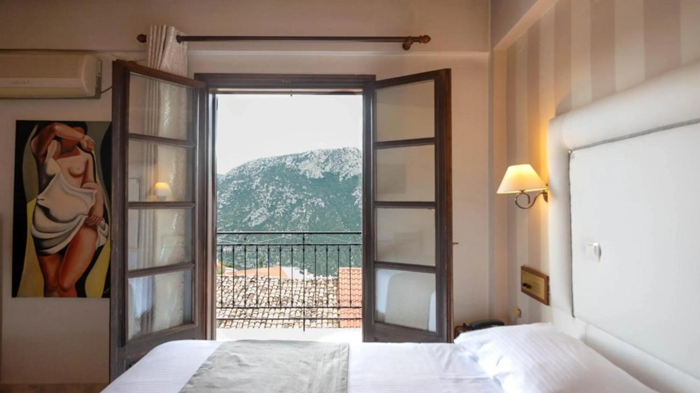 Kouros Hotel