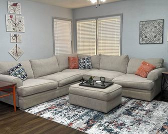 'The Vintage House - Midland - Living room