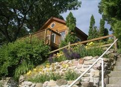 Small Cottage Huge Lake Views - Stoughton - Outdoor view