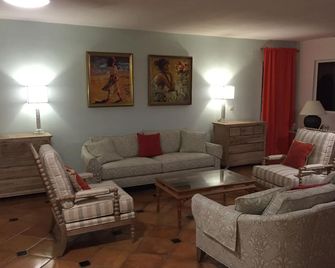 Luxury Villa with breathtaking views. - Anse-Marcel - Living room