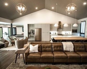 Incredible home on Ottertail Lake!! - Ottertail - Living room