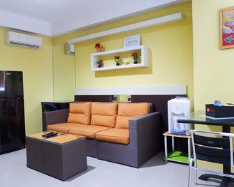 High Point Serviced Apartment - Surabaya - Sala de estar