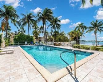 Island House #16 at Rum Point - North Side - Pool