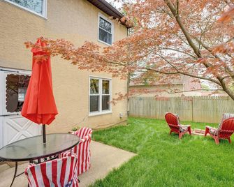 Walk to Mall and Train Station! Philly Suburb Stay - Willow Grove - Innenhof
