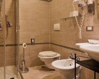 Castelmartini Wellness & Business Hotel - Pistoia - Kylpyhuone