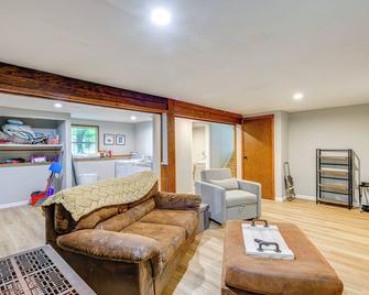 Peaceful Allegany Home, Walk To Sbu! - Allegany - Sala de estar