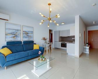 Luxury Apartment with Balcony, Central Area - Gżira - Living room