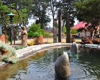 Contemporary Flat on a Christmas tree farm 5 Minutes to Oregon State University - Corvallis - Pool