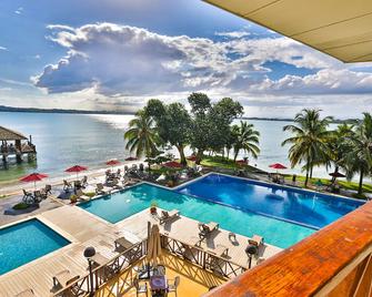 Playa Tortuga Hotel And Beach Resort - Bocas del Toro - Piscina