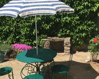 Gîte de charme avec cheminée, jardin et wifi, proche rando et ski à Véranne - FR-1-496-255 - Véranne - Patio