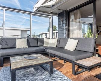 Beautiful Water Villa, near Schiphol and Amsterdam - Aalsmeer - Living room