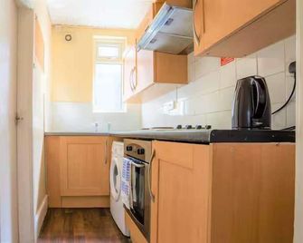 Travellers Economic Stays in Orrell Park - Liverpool - Cuisine