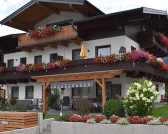 Comfortable double room with shower, WC and balcony - Weinschreiber, Apart & - Rauris - Building