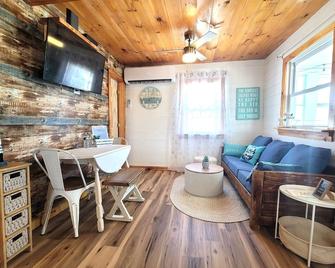 Sea & Sun Cottage #1 - Hampton - Living room
