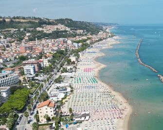 Blue House, Beautiful And Comfortable House 2 Steps From The Sea. - Grottammare - Gebäude