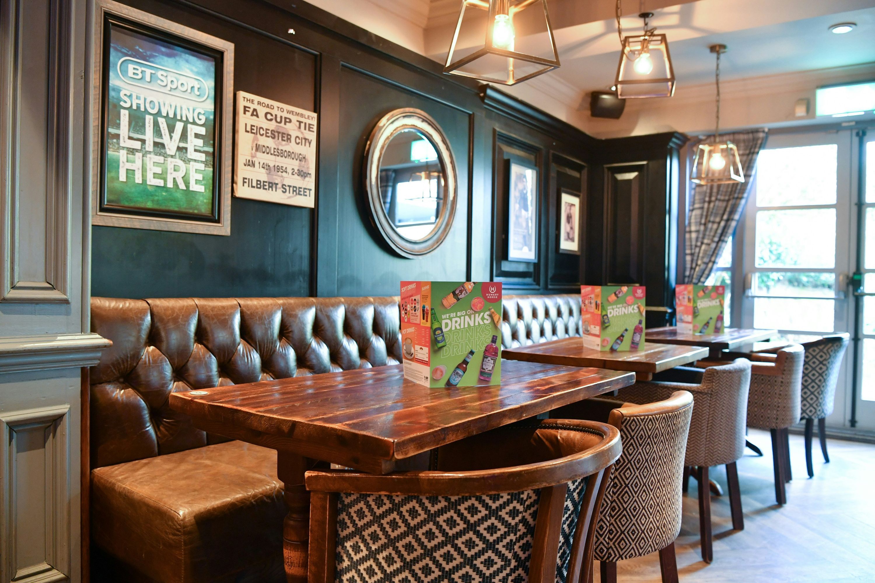 ميل أون ذا سوار باي جرين كينج إنز